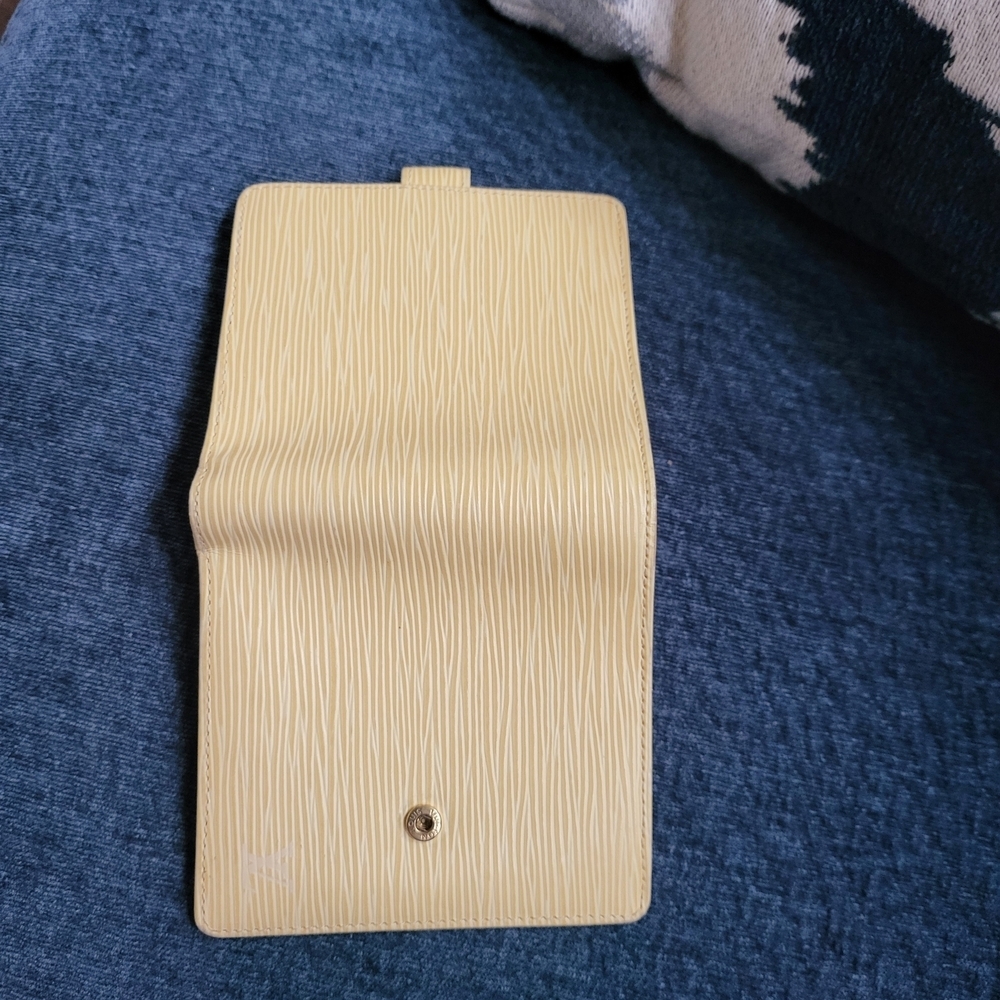 Louis Vuitton Epi Leather Porte Billets Bifold Wallet in Vanilla - Picture 11 of 16